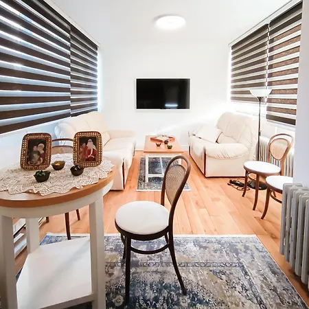 Center Luxury