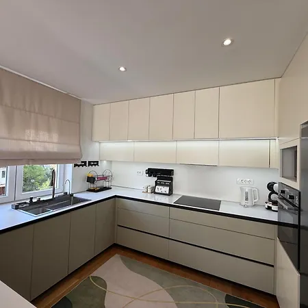 Center Luxury