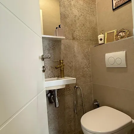 Center Luxury