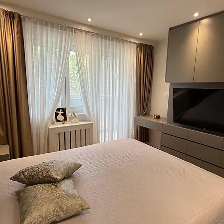 Center Luxury